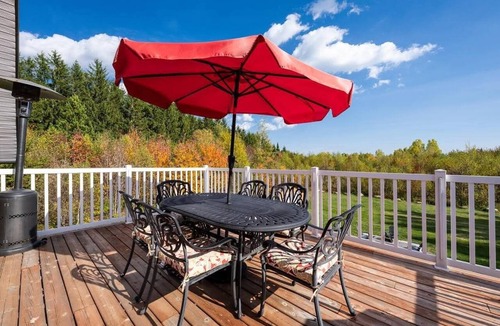 Petite-Riviere-Saint-Francois Ski Chalet | Chalet 10 minutes from Le Massif, ideal for relaxation and outdoor adventures