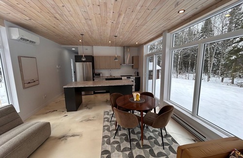 Saint-Neree-de-Bellechasse Ski Chalet | Chalet VUE sur le Lac Pierre-Paul, lakeside serenity, haven of peace