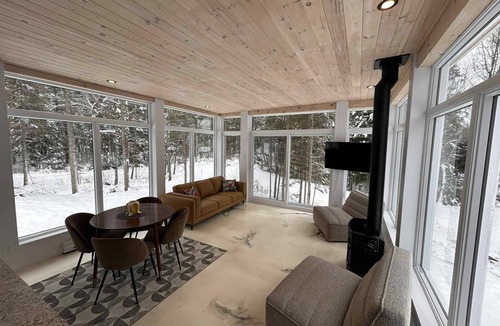 Saint-Neree-de-Bellechasse Ski Chalet | Chalet VUE sur le Lac Pierre-Paul, lakeside serenity, haven of peace