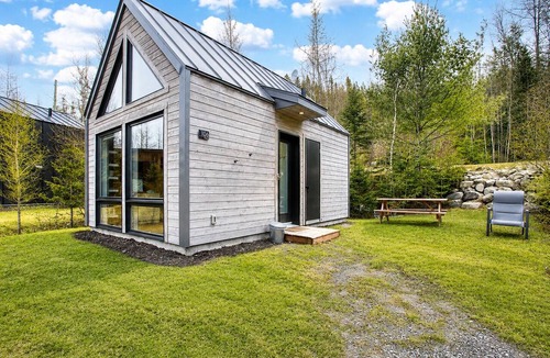 Sainte-Marguerite-du-Lac-Masson House | Lakeside Cabin Retreat with Beach, Fire Pit, Kayaks & Forest Trails