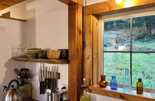 East Thurlow Island Cottage | Oceanfront Little Wren wilderness cabin with spectacular view.