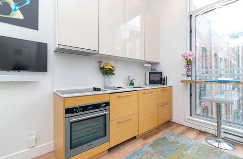 Downtown Victoria Apartment | Vibrant Modern Living with Waterview Breakfast Bar