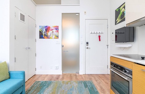 Downtown Victoria Apartment | Vibrant Modern Living with Waterview Breakfast Bar