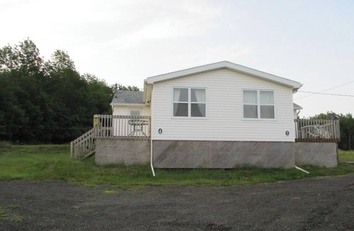 Clementsport Cabin | Cabin #4, medium one bed room cabin