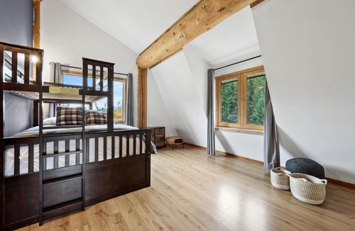 Thompson-Nicola Regional District House | Cabin on Private 8-acre Lake