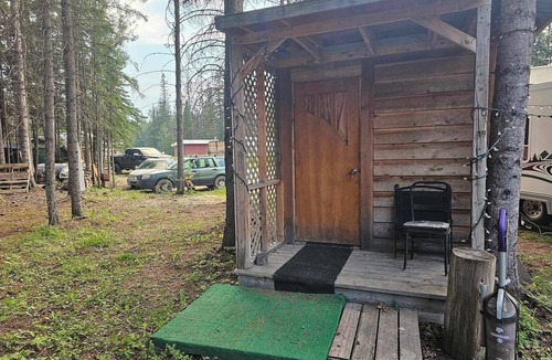 Hinton Cabin | Cabin style bunkie.