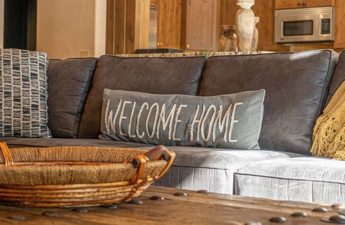 Sunriver House | Caldera Springs Aug. 16-23 AVAILABLE Happiness Is Just Around The Bend!