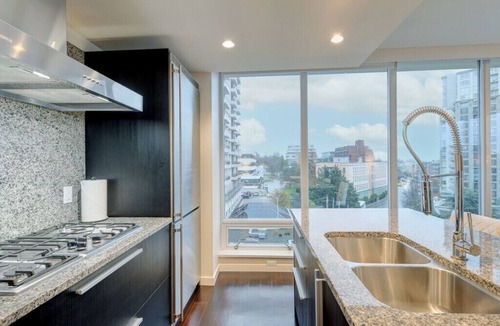Downtown Victoria Condo | Calm Waters At The Falls - Pool, A/C, View, Sleeps 6 W/Parking.