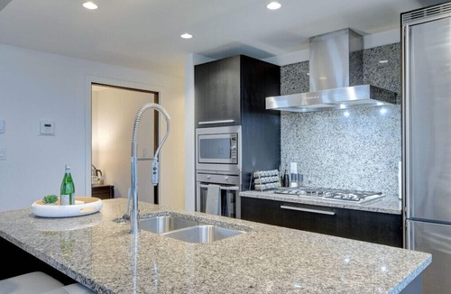 Downtown Victoria Condo | Calm Waters At The Falls - Pool, A/C, View, Sleeps 6 W/Parking.