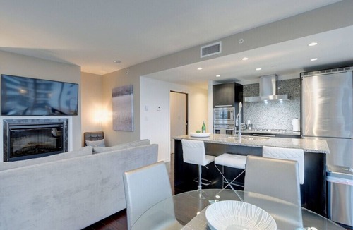 Downtown Victoria Condo | Calm Waters At The Falls - Pool, A/C, View, Sleeps 6 W/Parking.