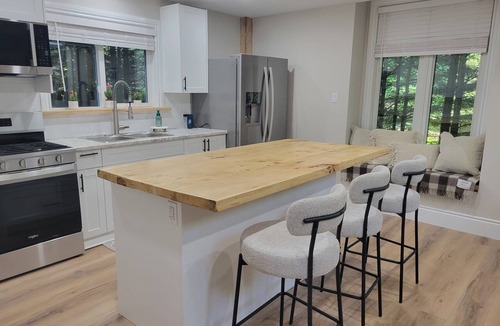 Port Stanley Cottage | Calming, peaceful Port Stanley Retreat surrounded by Spruce trees