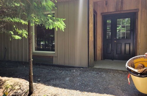 Port Stanley Cottage | Calming, peaceful Port Stanley Retreat surrounded by Spruce trees