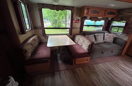 Clarence-Rockland House | Camping trailer SDD 2 - FourWind