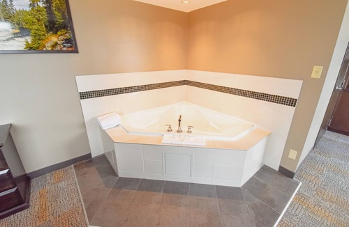 Winnipeg Hotel | Canad Inns Destination Centre Polo Park
