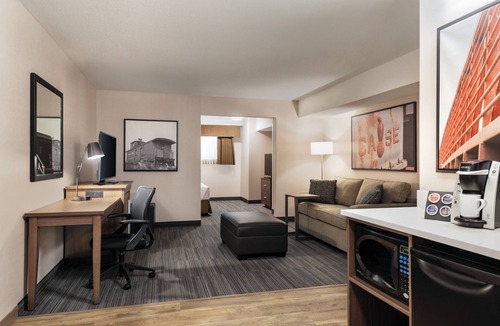 Airdrie Hotel | Canalta Hotel Airdrie