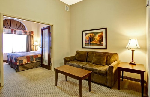 Camrose Hotel | Canalta Hotel Camrose