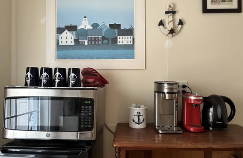 Bath House | Captain's 2BR Suite. Best value, near everything, big yard, treehouse. No fees.