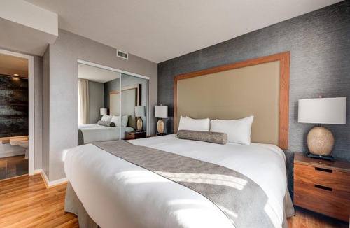 Downtown Vancouver Hotel | Carmana Hotel & Suites