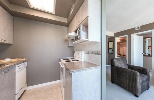 Downtown Vancouver Hotel | Carmana Hotel & Suites