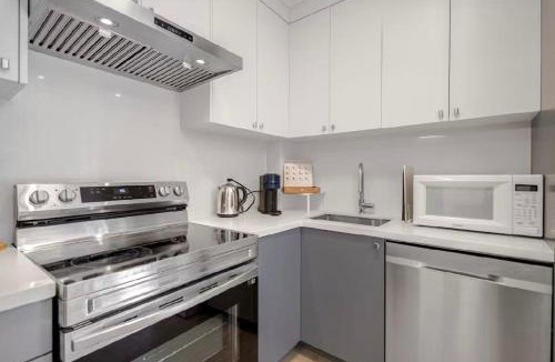 West Side Bed & Breakfast | Carol Cozy Garden Home