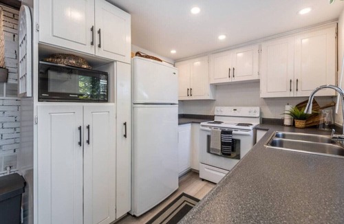 Tiny Cottage | Casa Albanese Cottage on Farlain Lake