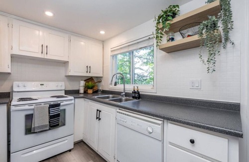 Tiny Cottage | Casa Albanese Cottage on Farlain Lake