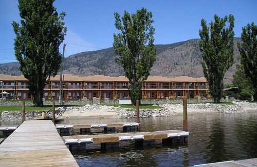 Osoyoos Condo | Casa Del Mila Oro 2 Bedroom Ground Level Condo in Resort with Private Beachfront
