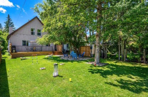 Sylvan Lake House | Casa PaLu Walk to the Beach Gather by the Fire