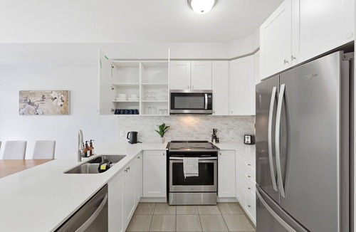 Pickering House | Cedar Nest - 5 Beds, 3.5 Baths, 2 Park, Backyard