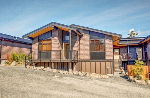 Port Renfrew House | Cedar Peaks (Oceanfront, Amazing Views)