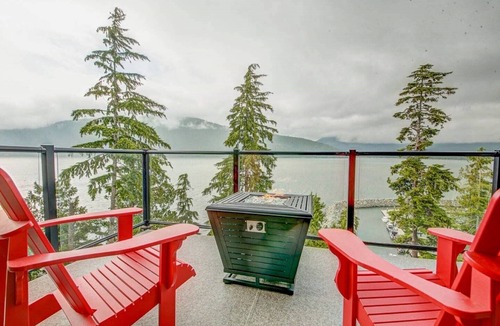 Port Renfrew House | Cedar Peaks (Oceanfront, Amazing Views)