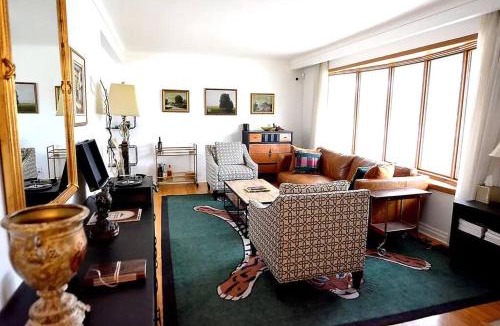 Historic Old Town House | Cellar House NOTL - Entire Home in the Heart of Niagara-on-the-Lake