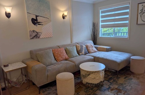Knight House | Central Family Home | 4 Bed 2 Bath | Entire House w Yards | Transit & Parking
