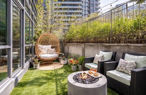 Toronto Entertainment District Apartment | Central Harbourfront 2BR Near Union Station