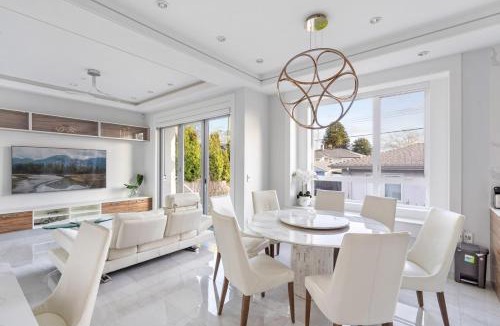 Killarney House | Centrally Located Luxury Home with Views and Cinema