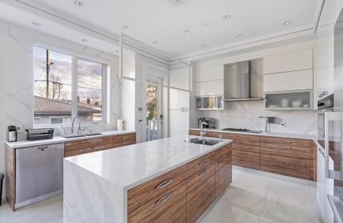 Killarney House | Centrally Located Luxury Home with Views and Cinema