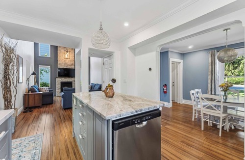 St. Davids House | Château Ravine, backing onto a beautiful tree-filled ravine