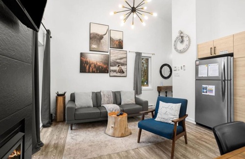 Sainte-Lucie-des-Laurentides Ski Chalet | Chalet avec spa privé à louer dans les Laurentides — Lac Sarrazin, Sainte-Lucie-des-Laurentides