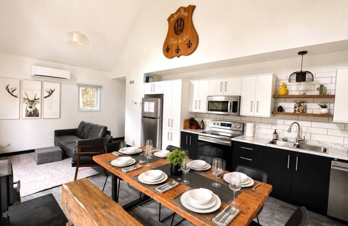 Sainte-Lucie-des-Laurentides House | Chalet avec spa privé et foyer au bois à louer dans les Laurentides