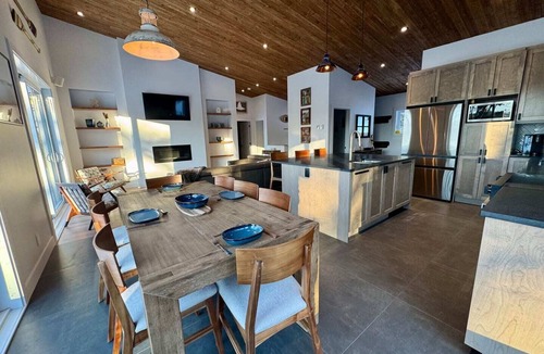 Gore Ski Chalet | Chalet 2025 sur lac Barron navigable Spa, quai, 4 rooms -14 pers - Laurentians