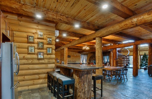 Wentworth-Nord Ski Chalet | CHALET BEAVERS POND INSIDE POOL