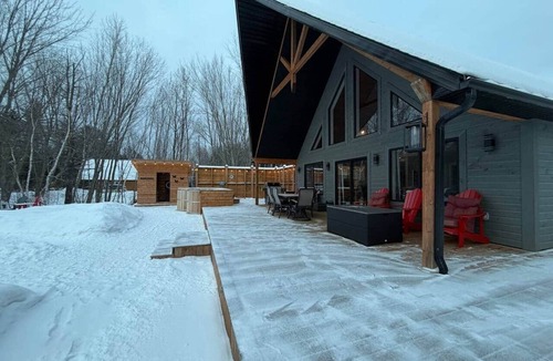 Fort Coulonge Ski Chalet | Chalet RiverScape | Nordic Spa River Escape