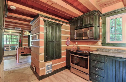 Saint-Alexis-des-Monts Cottage | Chalet LeSuisse-Beautiful Mountain Views, Spa, Nature