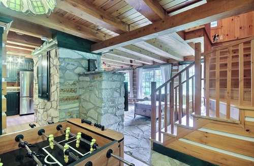 Saint-Alexis-des-Monts Cottage | Chalet LeSuisse-Beautiful Mountain Views, Spa, Nature