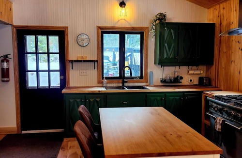 Mauricie Ski Chalet | Chalet with private lake and 52 acres of forest
