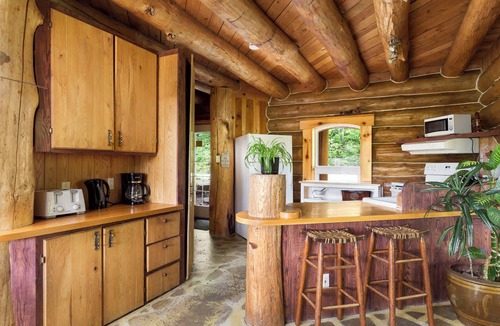 Sainte-Beatrix Ski Chalet | Chalet Inuksuk Spa, Private Lake & Billard 12 people