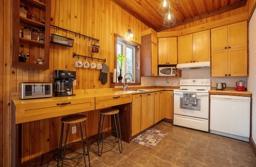 Saint-Faustin-Lac-Carre Ski Chalet | Chalet Le Vert | Spa & BBQ | AC | Fireplace & Fire pit | Royal Laurentien Golf