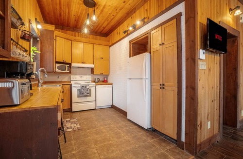 Saint-Faustin-Lac-Carre Ski Chalet | Chalet Le Vert | Spa & BBQ | AC | Fireplace & Fire pit | Royal Laurentien Golf