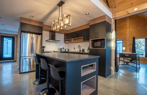 Sainte Beatrix Ski Chalet | Chalet Whiskey SPA and Arcade