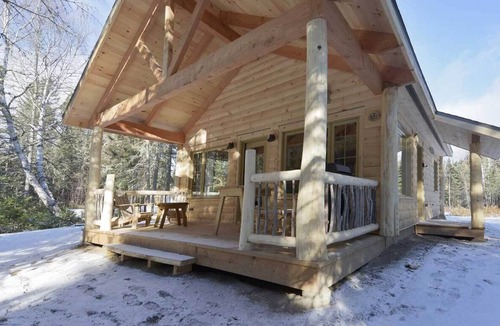 La Malbaie Ski Chalet | Chalets de Môh - IROQUOIS - Family Getaway, Patio, and BBQ